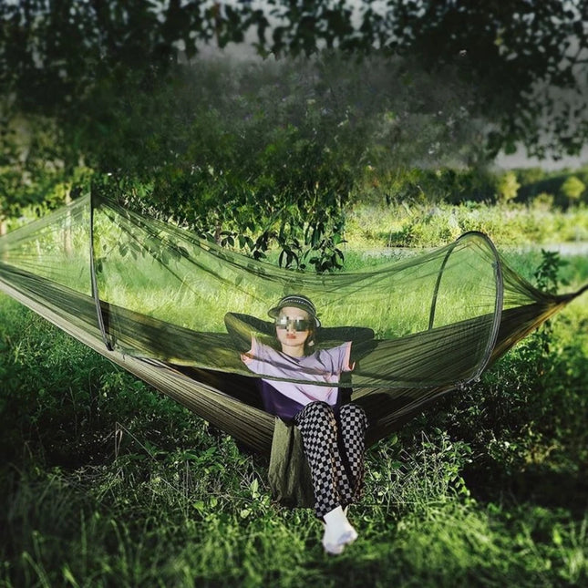 Fully automatic quick-opening camping hammock with mosquito net.