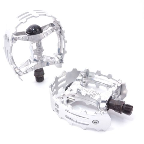 BICYCLE PARTS - PEDALS, BEAR TRAP, ALLOY, 1/2 CR - MO AXLE, SILVER ALLOY CAGE